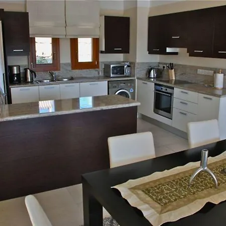 “imagine You And Your Family Renting This In Cyprus″ Arethusa فيلة *